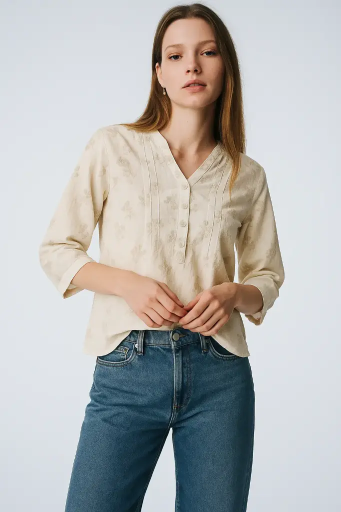 CREAM V NECK TOP